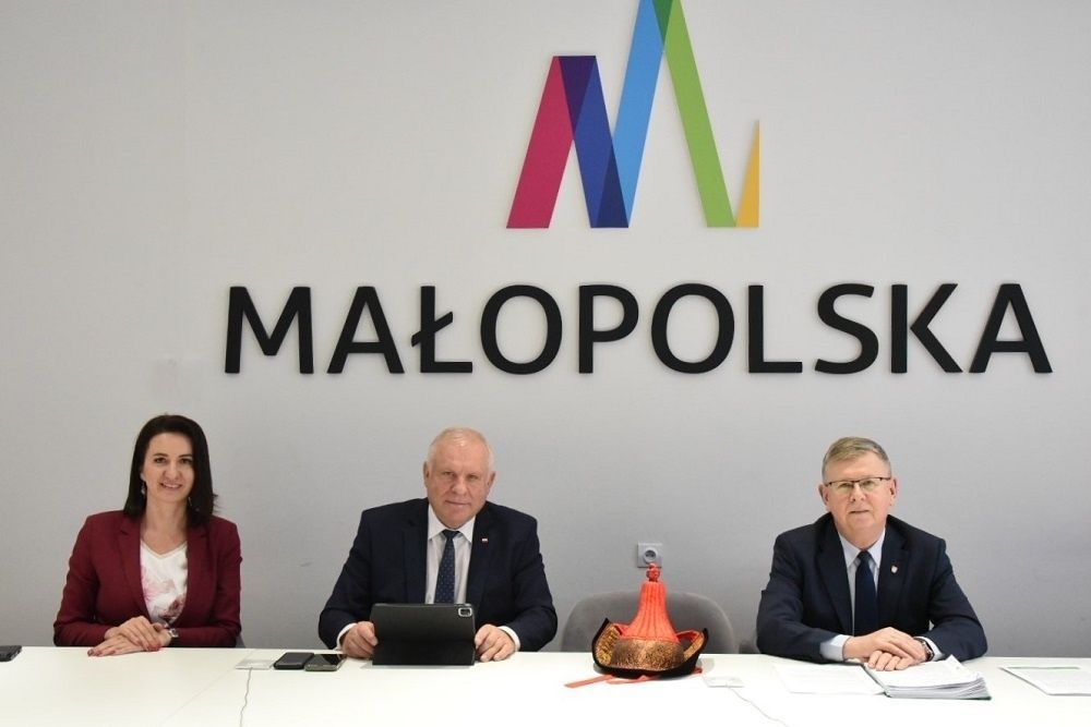 Dofinansowanie renowacji zamku w Dębnie, wsparcie Centrum Zdrowia Psychicznego w Zakopanem i Nowym Targu