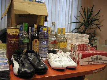 Handlowali podróbkami: papierosami, alkoholem i odzieżą