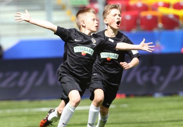 Gra o finał na Stadionie Narodowym rozpoczęta. 320 tys. dzieci w XVI edycji Turnieju „Z Podwórka na Stadion o Puchar Tymbarku”