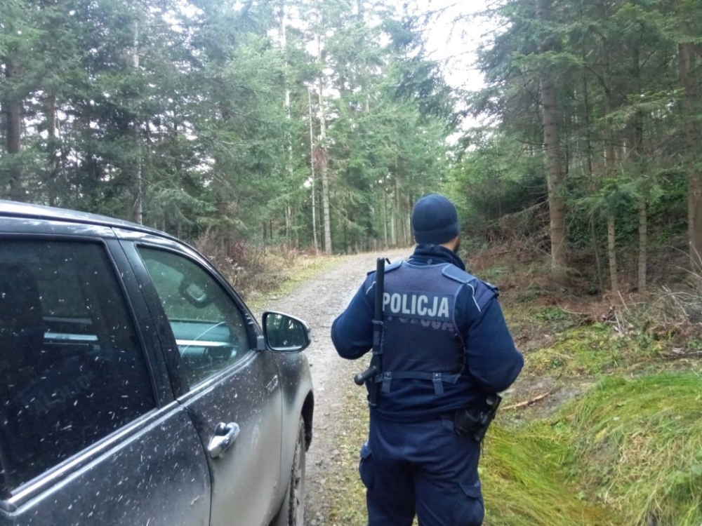 Wspólne patrole Policji i Straży Leśnej. Wzmożone kontrole lasów w Małopolsce przed świętami