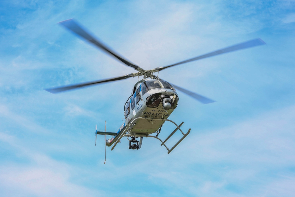 Policyjny śmigłowiec pomógł odnaleźć seniora (video)