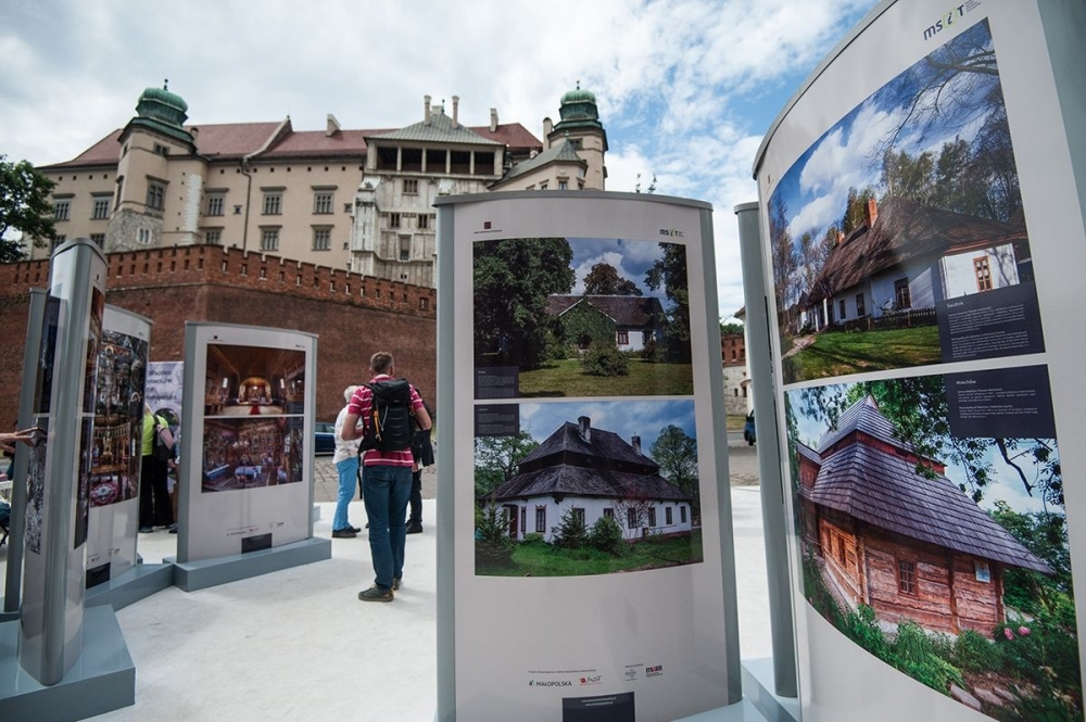 Skarby Szlaku Architektury Drewnianej na fotografi