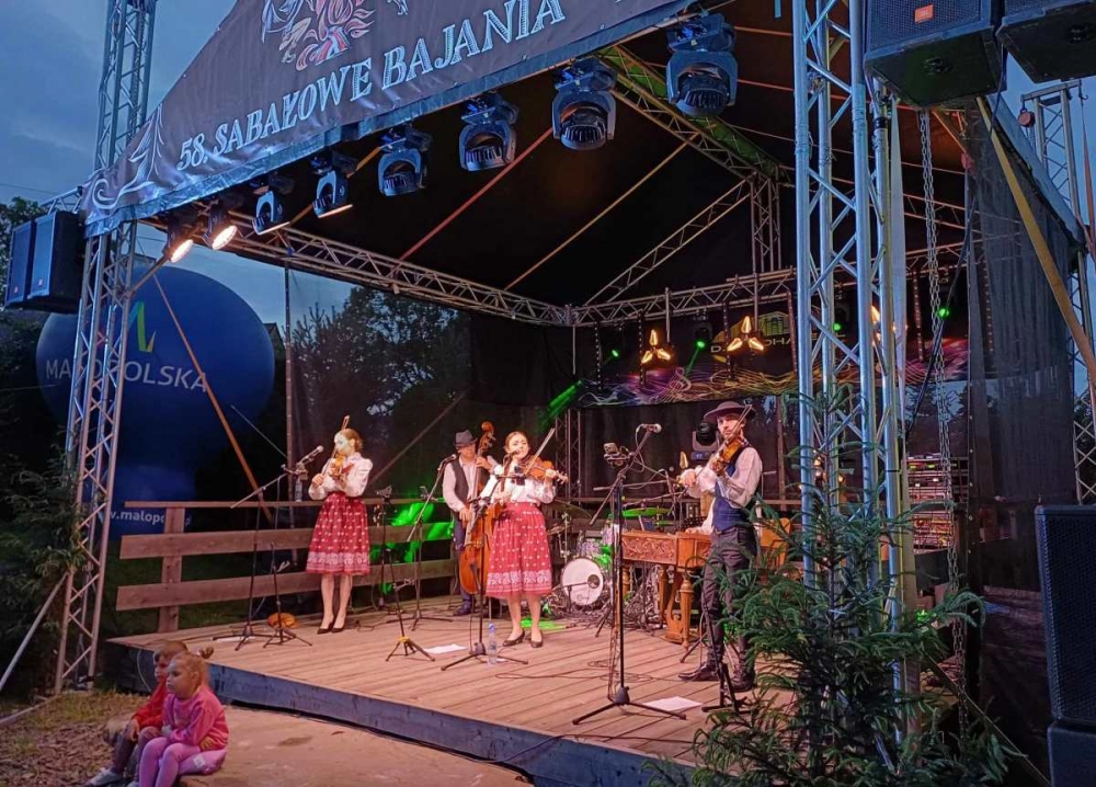 Trwają Sabałowe Bajania. Żywiołowy koncert kapeli Dusa (video)