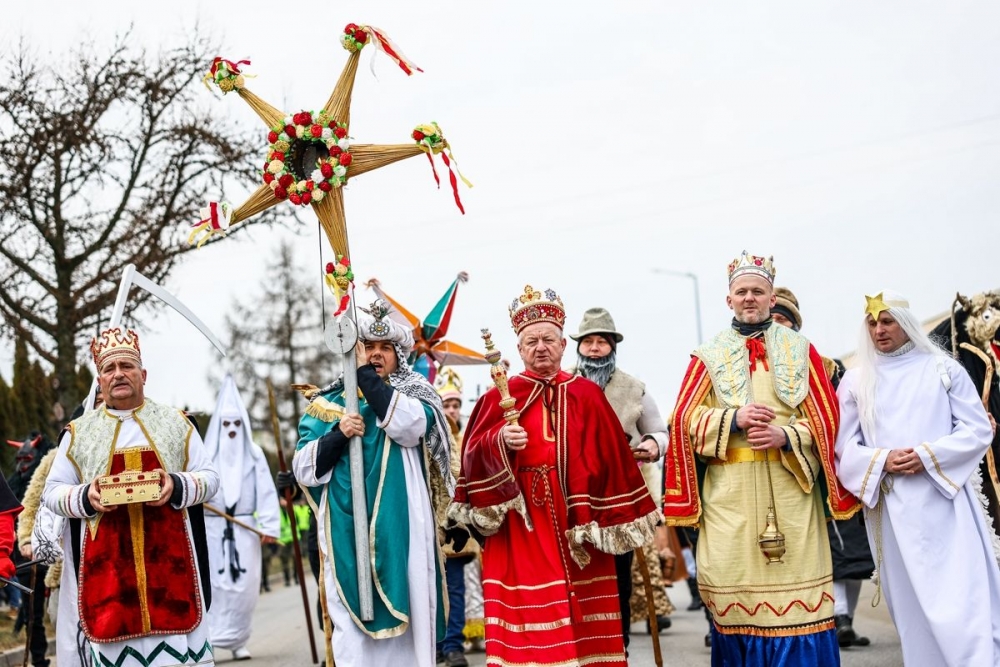 Barwny i radosny Orszak Trzech Króli w Dąbrowie Tarnowskiej (zdjęcia)