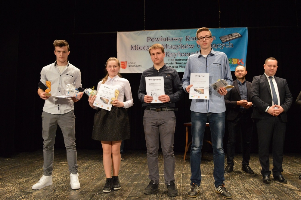 Powiatowi mistrzowie gry na klawiszach (zdjęcia)