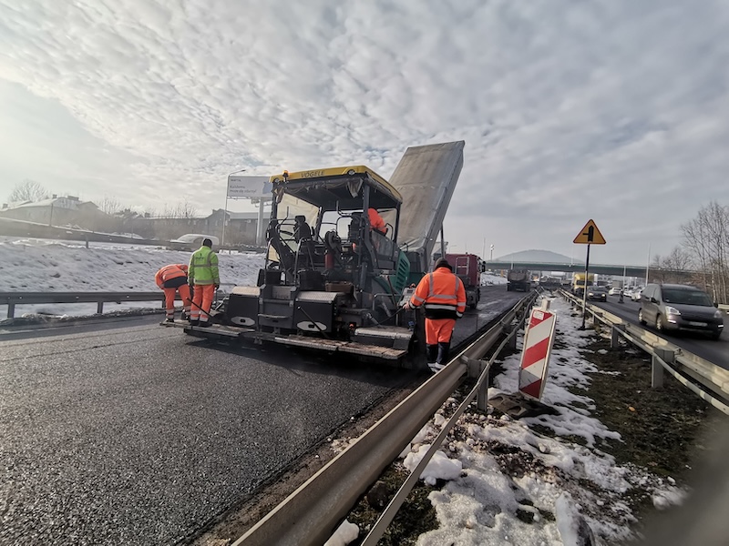 Zwężenie w Myślenicach i nocne prace w tunelu