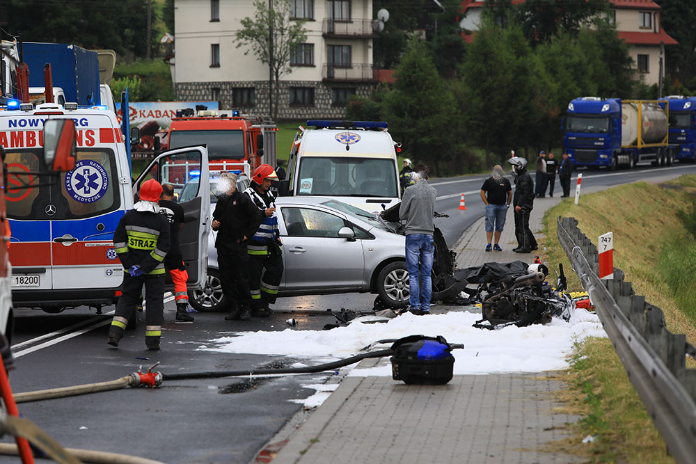 Tragiczny wypadek motocyklowy w Podwilku. Nie żyją dwie osoby, obywatele Finlandii