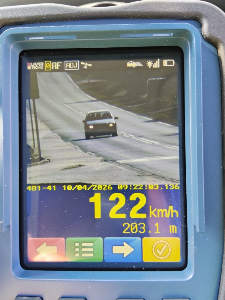 122 km/h przy przejściu dla pieszych. 19-latek stracił prawo jazdy