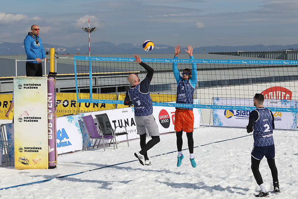 Snow Volley. Pierwszy dzień Mistrzostw Polski w siatkówce na śniegu za nami (wyniki i zdjęcia)