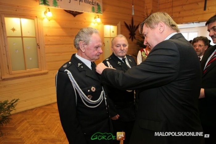 Wojewoda Małopolski wręczył medale zasłużonym mieszkańcom Olszówki