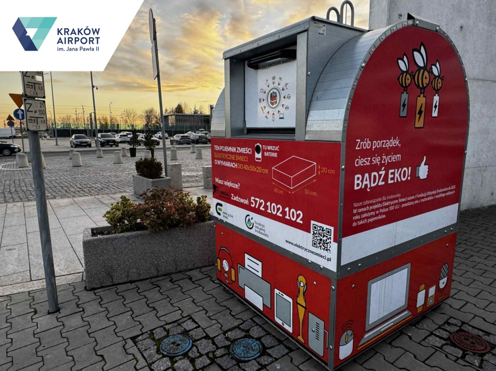 Na lotnisku pojawił się czerwony pojemnik na elektroodpady