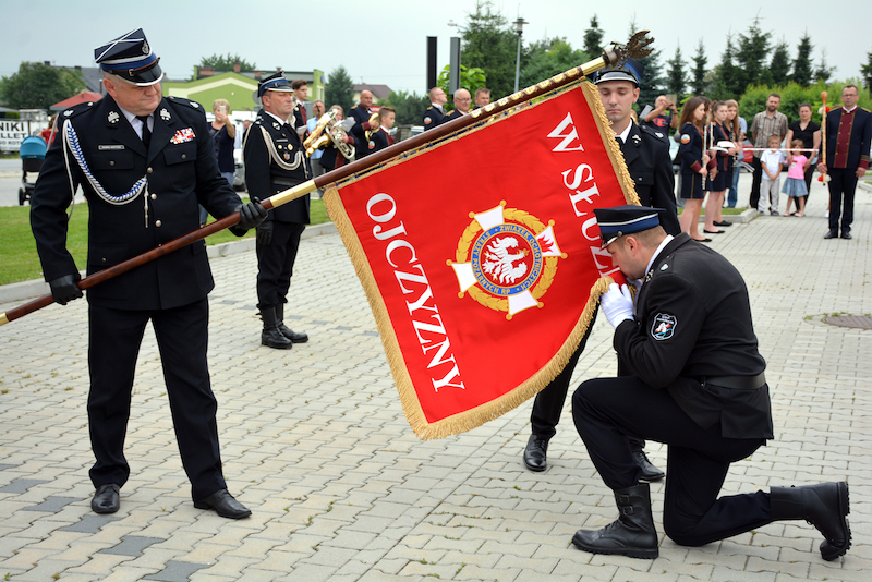 OSP w Podrzeczu ma już swój sztandar