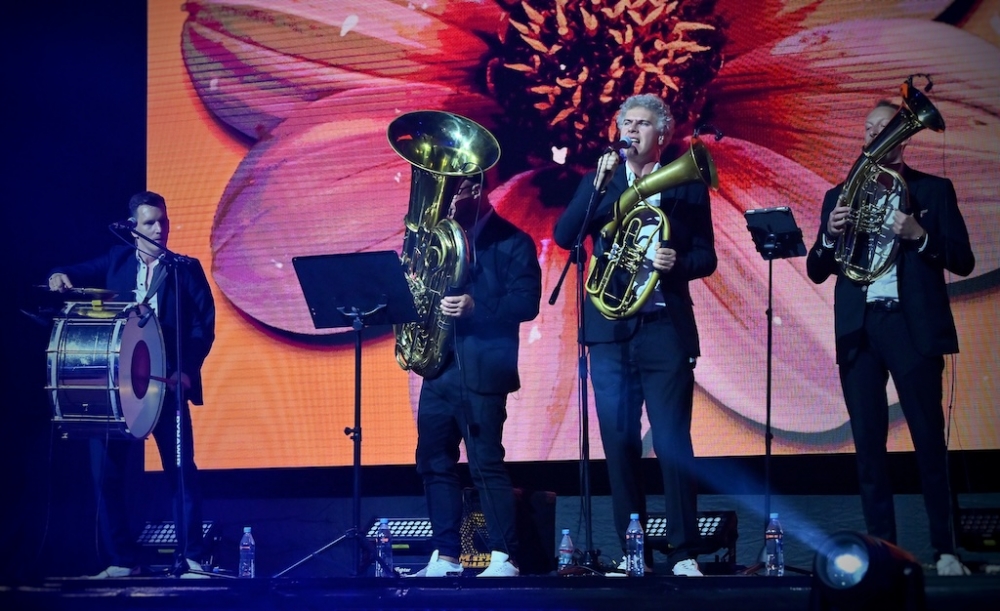 Góralskie wesele, karpacka sztuka i Kayah w bałkańskim ogniu - tak wyglądał drugi festiwalowy dzień (zdjęcia)