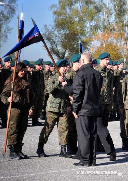 Nowotarscy kadeci otrzymali wojskowy proporzec (zdjęcia)
