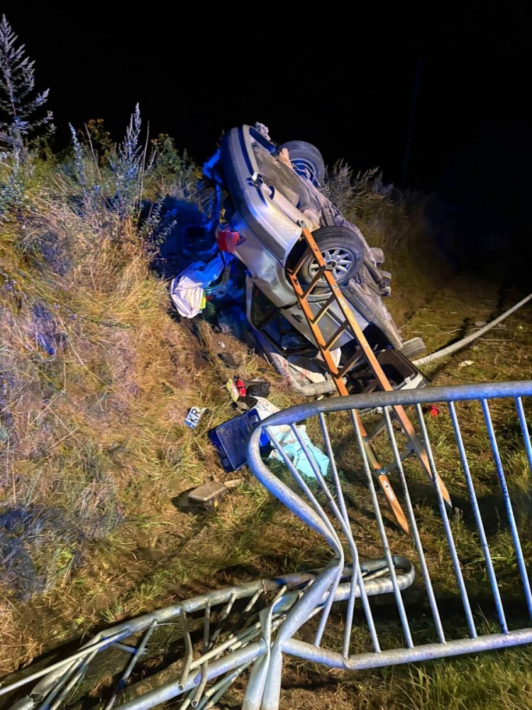 Pijany kierowca rozbił Audi w Tylmanowej. Policja znalazła broń, narkotyki i materiały wybuchowe
