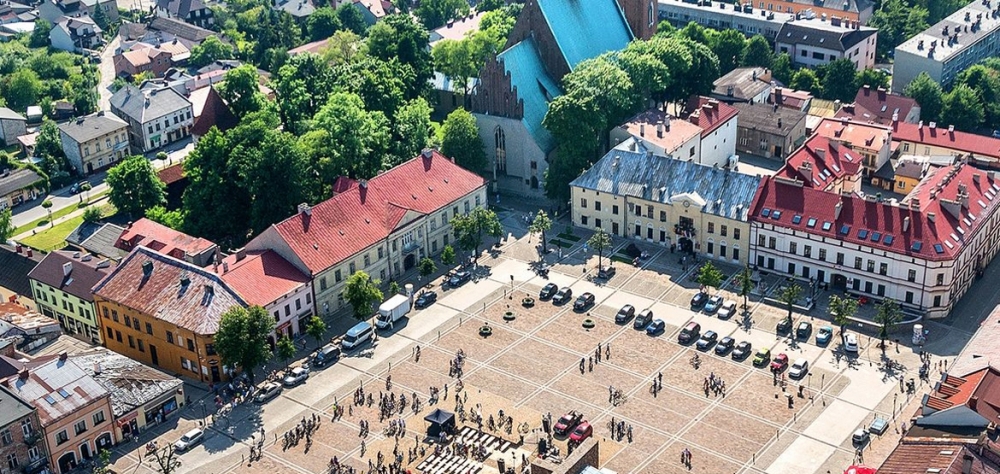 Rynek bez węża, ale z bramką