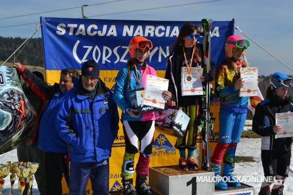 Małopolskie Igrzyska Młodzieży Szkolnej w Narciarstwie Alpejskim. 129 uczniów szkół podstawowych z dziewięciu powiatów zakończyło sezon narciarski