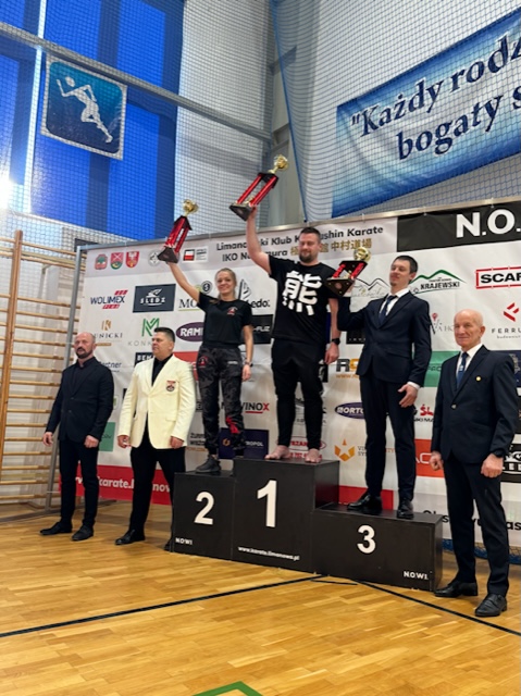 19 pucharów i podium drużynowe. Sukces Małopolskiego Klubu Karate w Limanowej (zdjęcia)