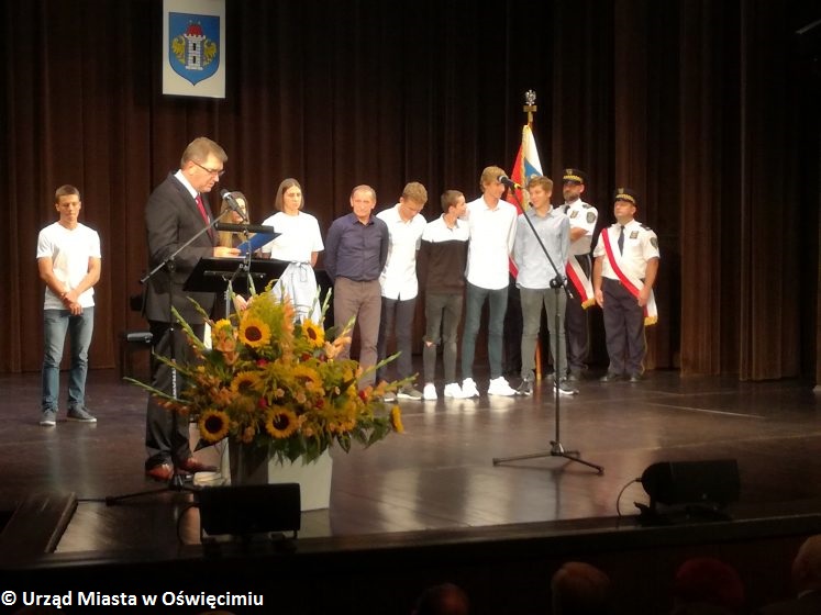 Pływacy z Powiatowej Dwójki nagrodzeni Medalem Miasta Oświęcim