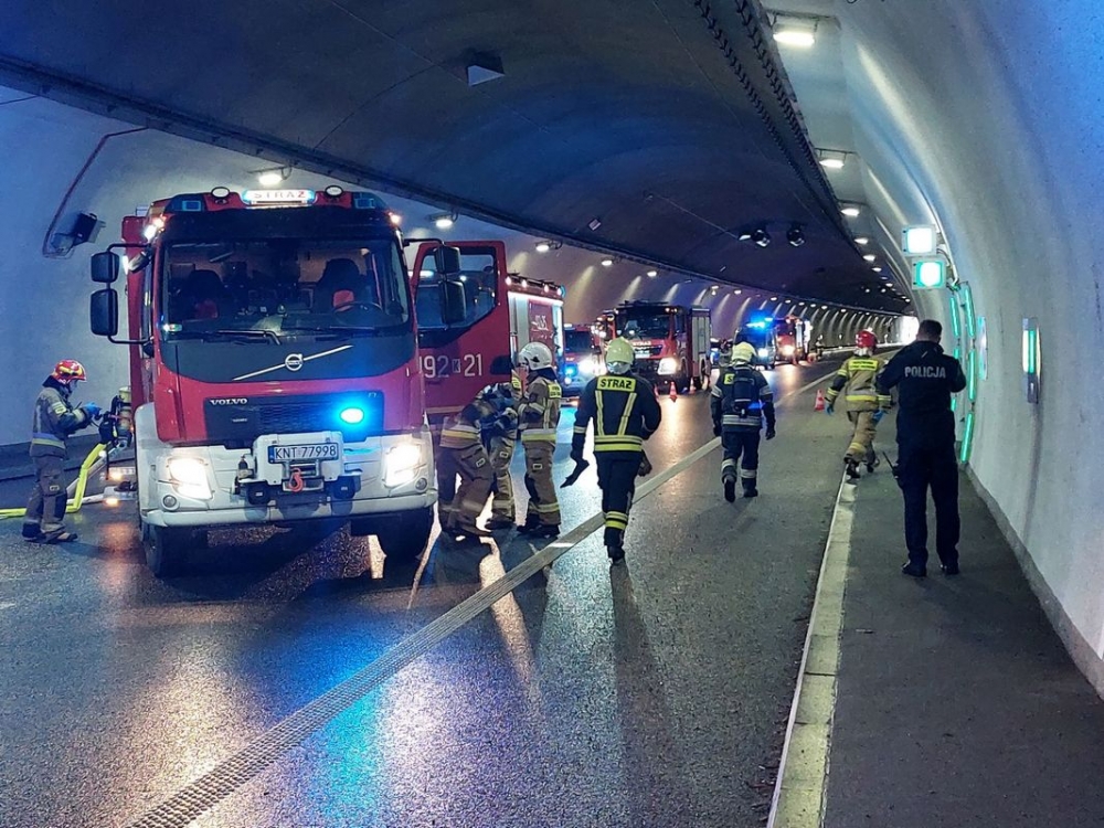 zdjęcie lustracyjne z ćwiczeń w tunelu, fot. Piotr Kuczaj