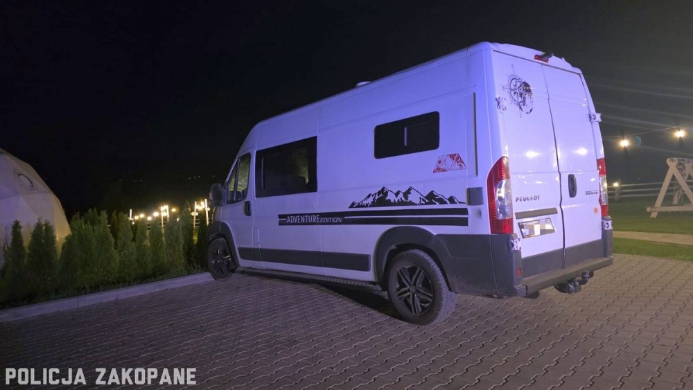 Pijany kierowca kampera starci pojazd