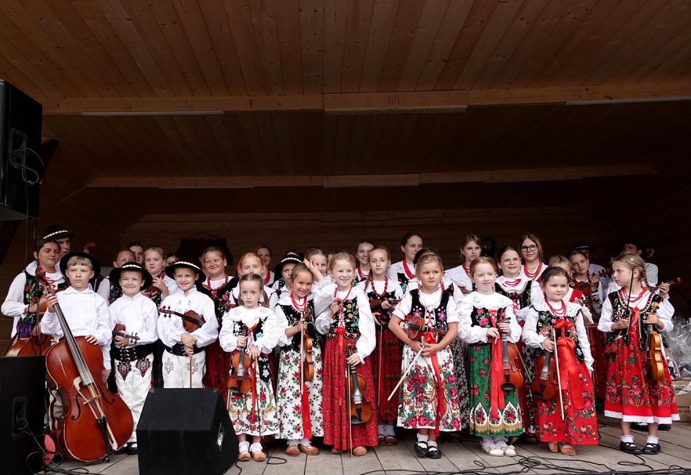 Festyn w Obidzy: bryczki, proziaki i występy zespołów regionalnych (zdjęcia)