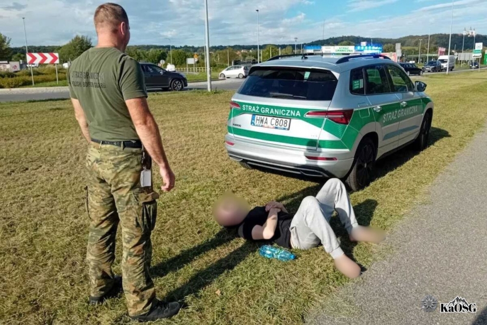Boso biegł środkiem jezdni