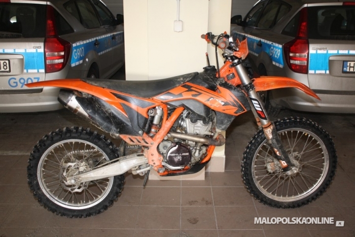 Motocyklista wjechał w narciarza