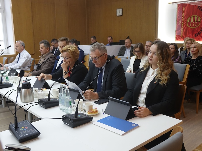 O projekcie budżetu, bezpieczeństwie i sukcesie filii komunikacji i geodezji na sesji Rady Powiatu Nowosądeckiego (zdjęcia)
