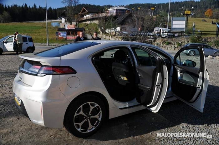 W Zakopanem testowane są samochody elektryczne (zdjęcia)