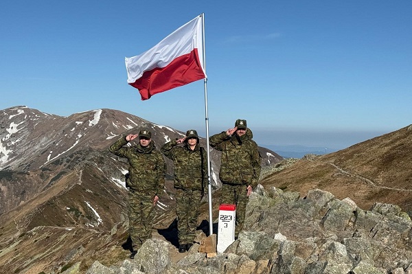 Dzień Flagi Rzeczypospolitej Polskiej w Karpackim Oddziale Straży Granicznej (video)