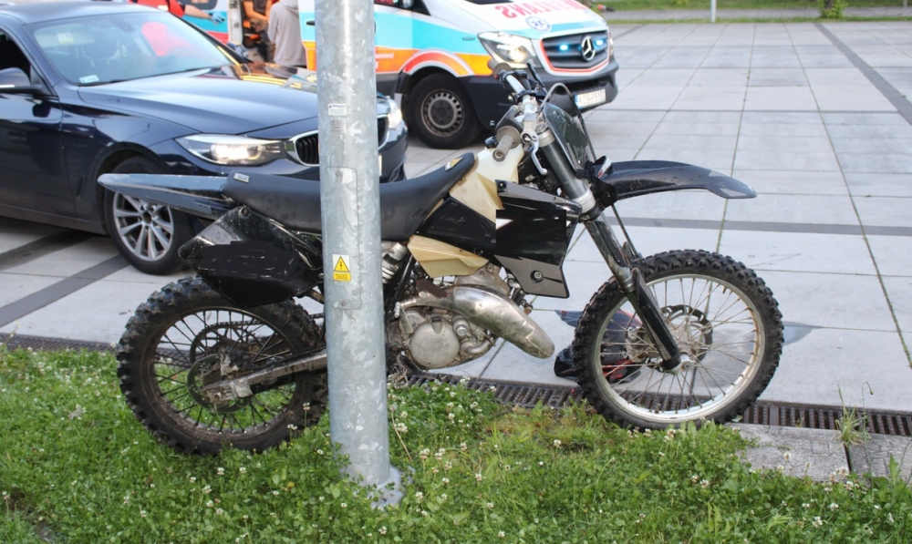 Nastoletni piraci drogowi na crossach zatrzymani po pościgu