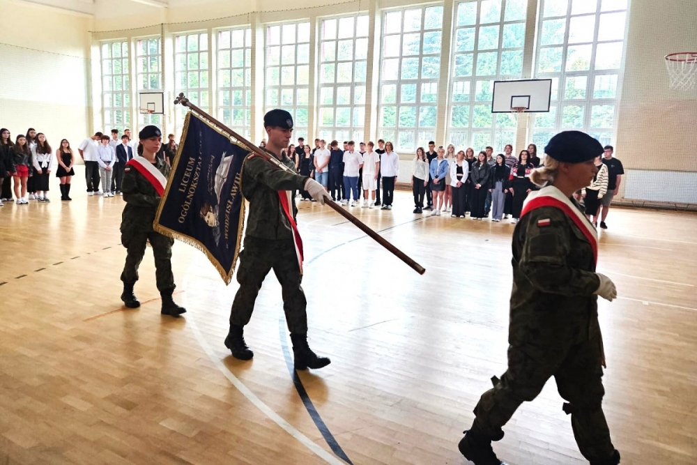 Do szkoły w mundurze (zdjęcia)