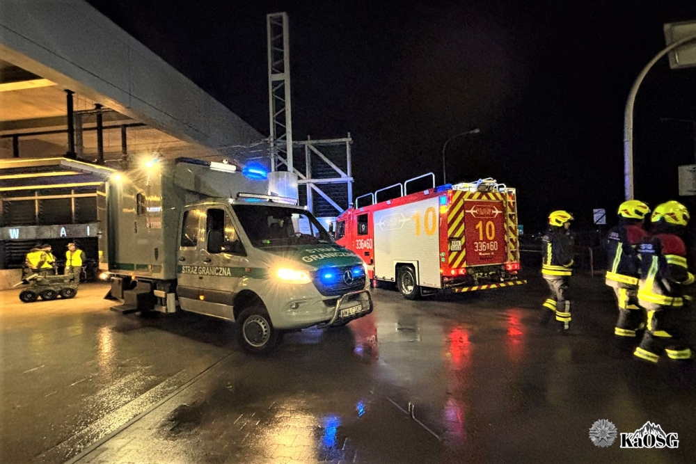 Nocne ćwiczenia antyterrorystyczne na stacji kolejowej