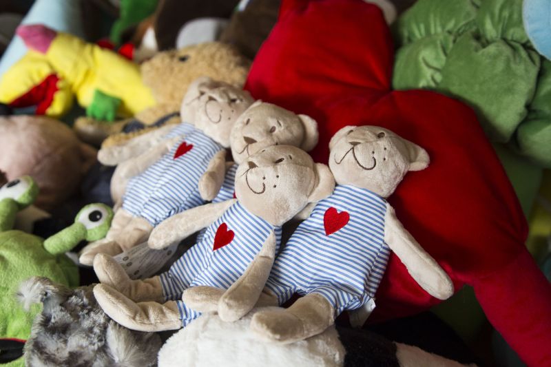 Pluszaki i zabawki dla małych pacjentów. Kampania „Zabawa to poważna sprawa”