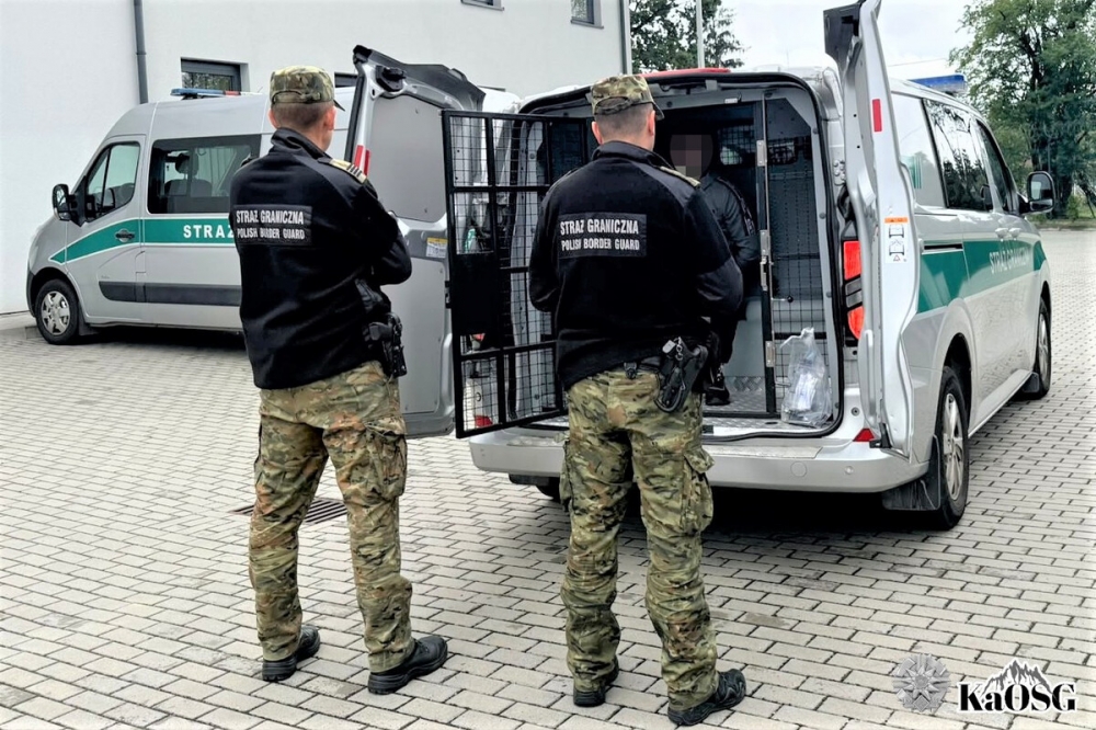 Straż Graniczna cofa zezwolenia na pobyt stały. Sześciu cudzoziemców ma opuścić Polskę