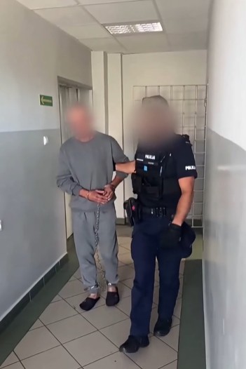Brutalny atak nożownika. 45-latek usłyszał dwa zarzuty usiłowania zabójstwa