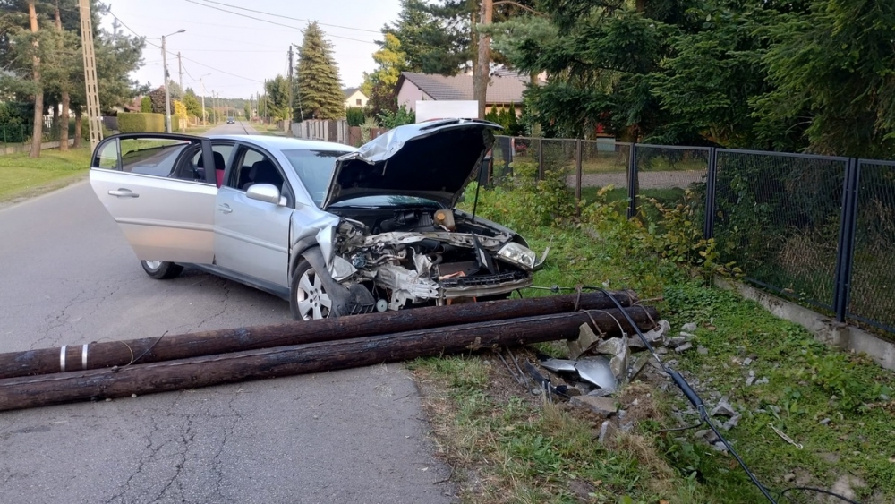 Pijana kobieta w ciąży uderzyła w słup. W samochodzie miała dwuletnią córkę