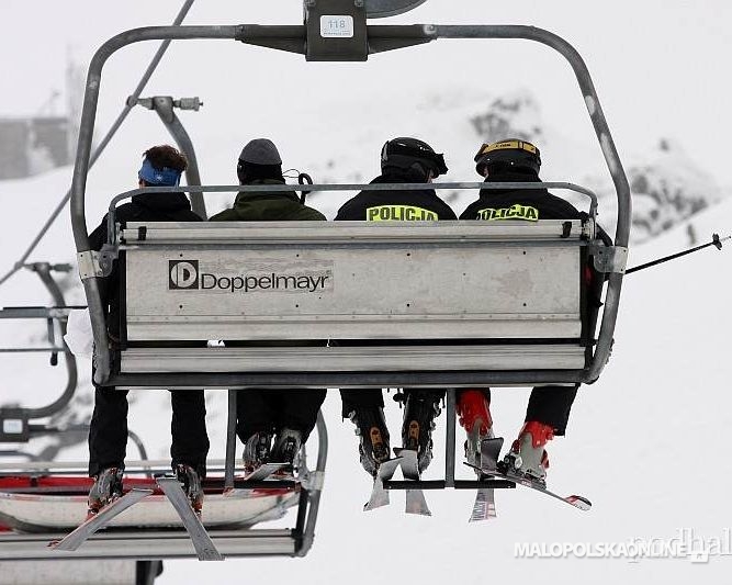 Policjanci nadal będą patrolować stoki narciarskie