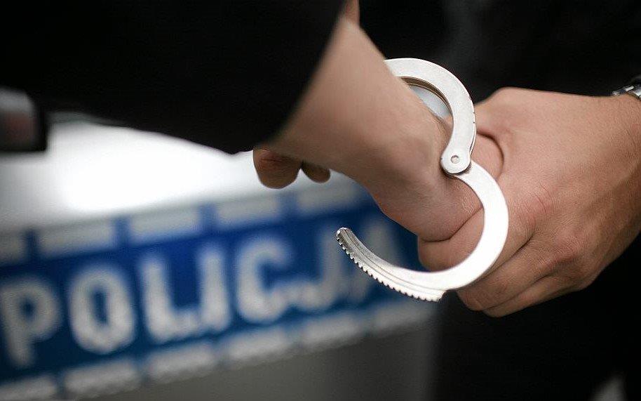 Szybkie wyroki dla kierowców. Jeden był pijany, drugi prowadził mimo czterech zakazów