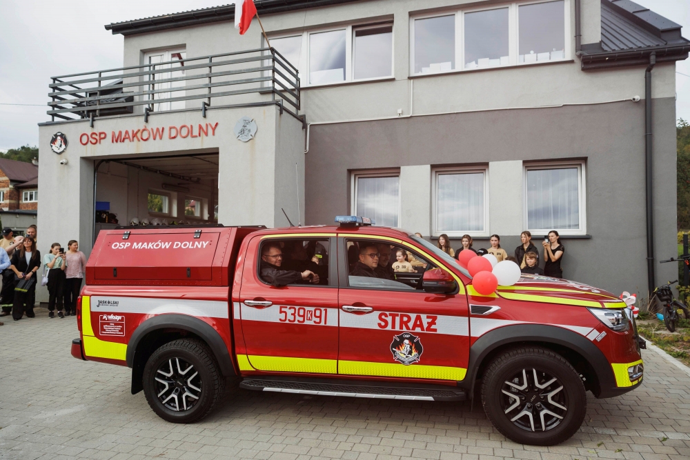 Nowy samochód strażacki