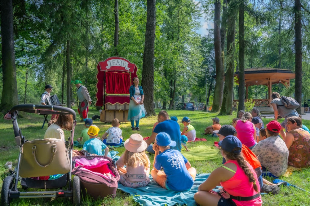 W Rabce teatr można spotkać w parku (zdjęcia)