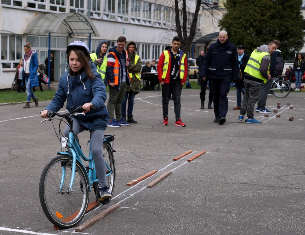 Bezpieczeństwo na drodze w teorii i praktyce (zdjęcia)