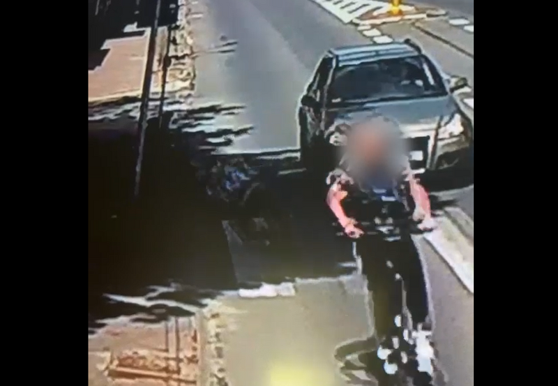 Potrącił pieszego na przejściu i uciekł. 19-letni kierujący hulajnogą elektryczną z zarzutami (video)