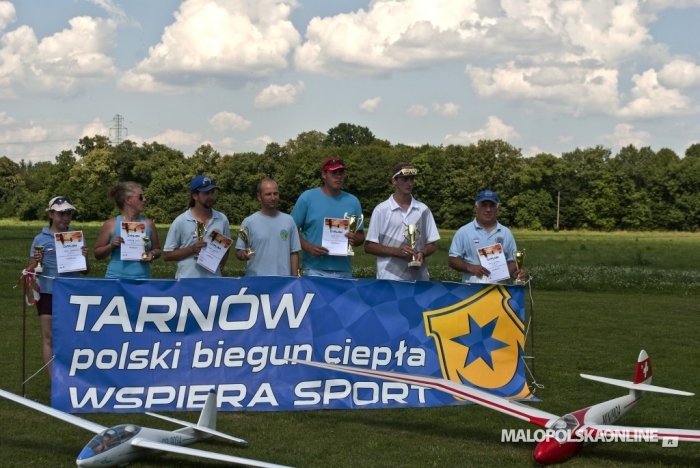 Zawody makiet szybowców - podium dla nowotarżan