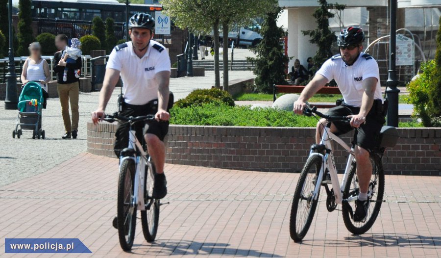 Stróże prawa na dwóch kołach patrolują i radzą