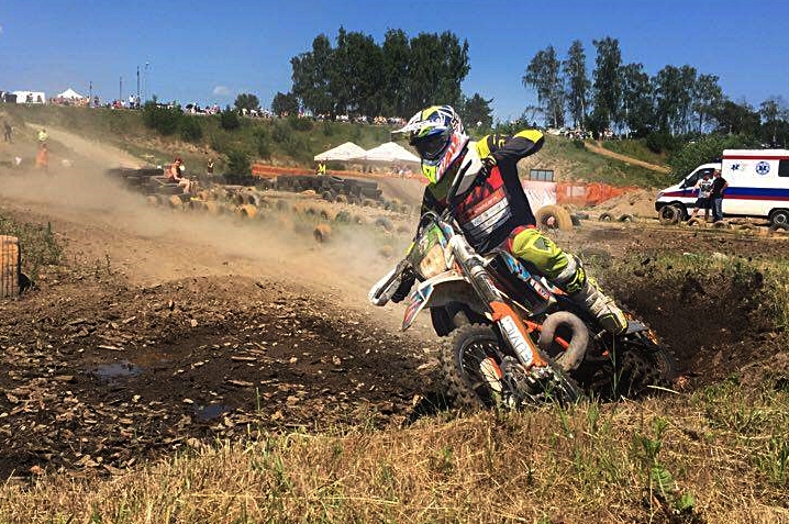 Oskar Kaczmarczyk zwycięża podczas 5 rd. Mistrzostw Polski SuperEnduro