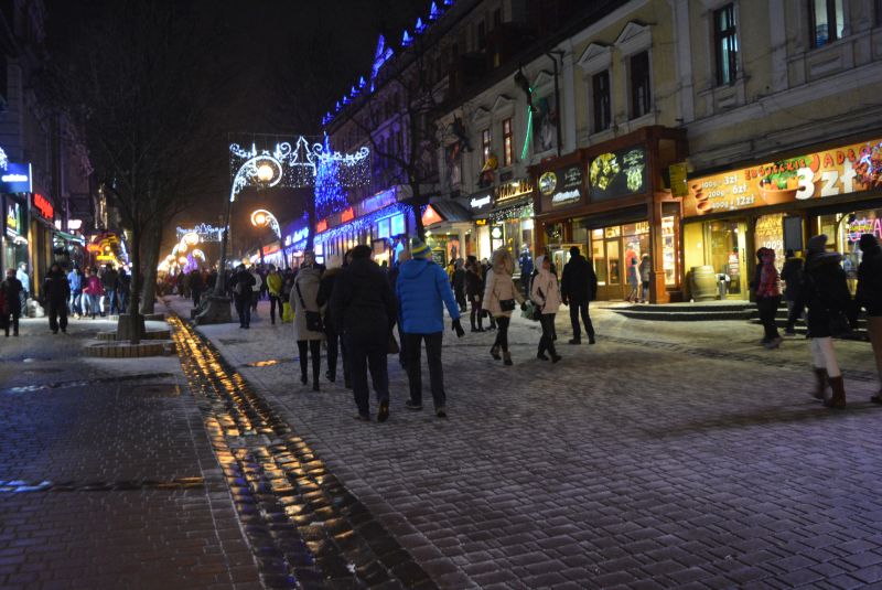 W górach pada śnieg