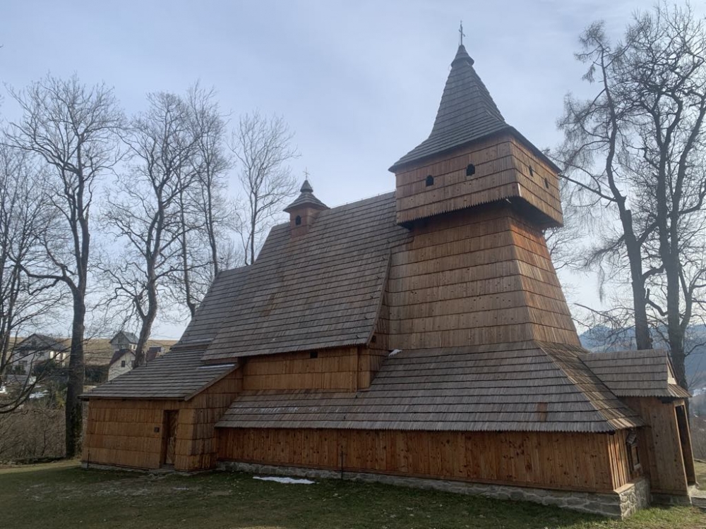 Zabytkowy modrzewiowy kościółek w Grywałdzie