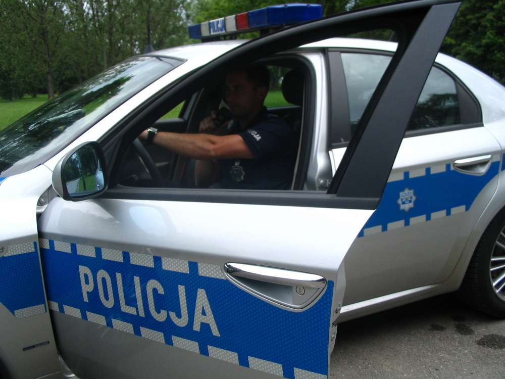 Nietrzeźwy kierowca wpadł do rowu, a potem w ręce czujnego dzielnicowego